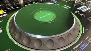 Pioneer XDJ-XZ + maleta con ruedas