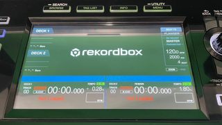 Pioneer XDJ-XZ + maleta con ruedas