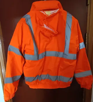 Chaqueta Bomber Impermeable con reflectantes.