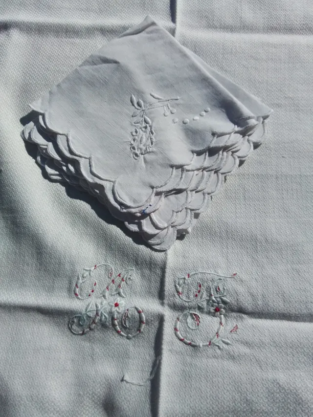 Mantel y servilletas antiguos de lino