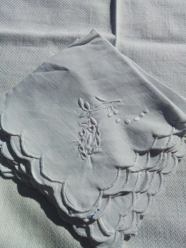 Mantel y servilletas antiguos de lino