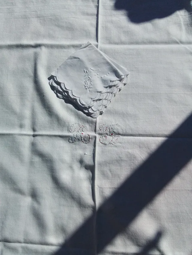 Mantel y servilletas antiguos de lino