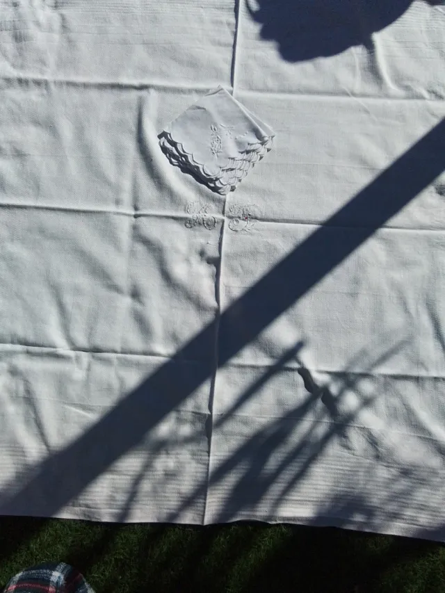 Mantel y servilletas antiguos de lino