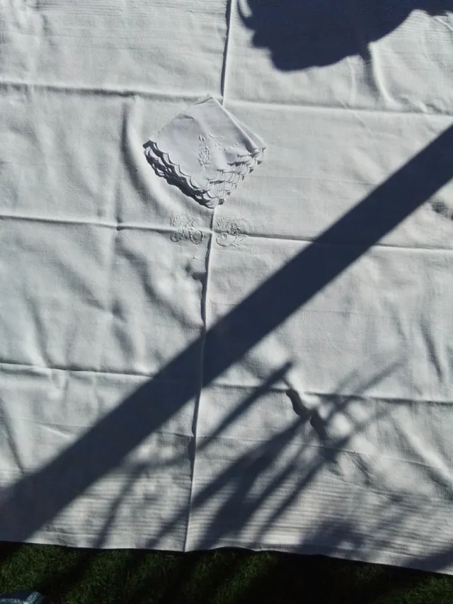 Mantel y servilletas antiguos de lino