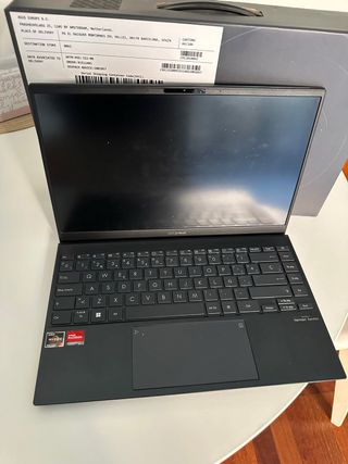 Asus Zenbook UM425Q - Portátil 14”
