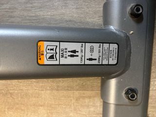 Rack de gimnasio con banco y accesorios