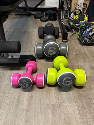 Rack de gimnasio con banco y accesorios