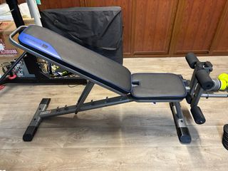 Rack de gimnasio con banco y accesorios