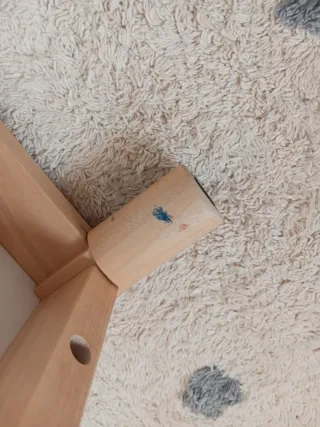 Mueble IKEA EKET con patas de madera