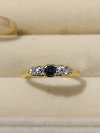 Anillo Zafiro y Moissanitas 18k