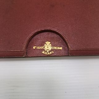 Vecchia cornice portafoto con foto antica