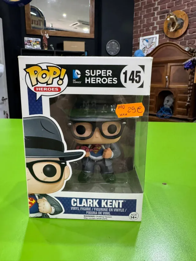 Funko Pop! Clark Kent 145 DC Super Heroes