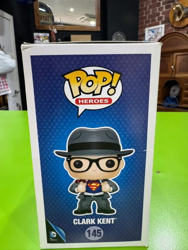 Funko Pop! Clark Kent 145 DC Super Heroes