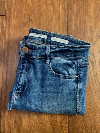 Jeans a vita alta attillati