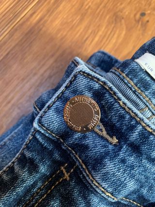 Jeans a vita alta attillati