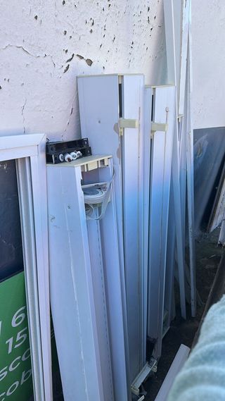 Ventanas aluminio blancas con persiana-mosquitera