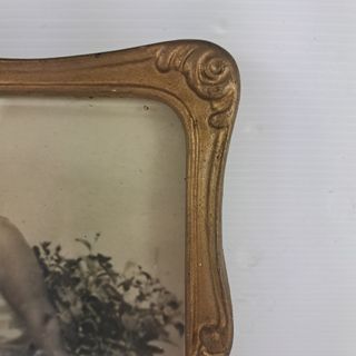Vecchia cornice con foto antica donna