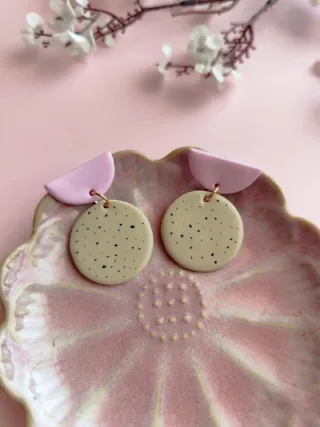 Pendientes beige y rosa