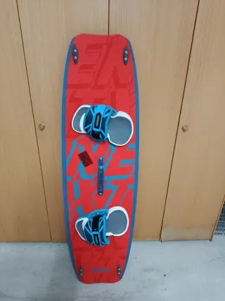 Tabla Kitesurf Roja y Azul