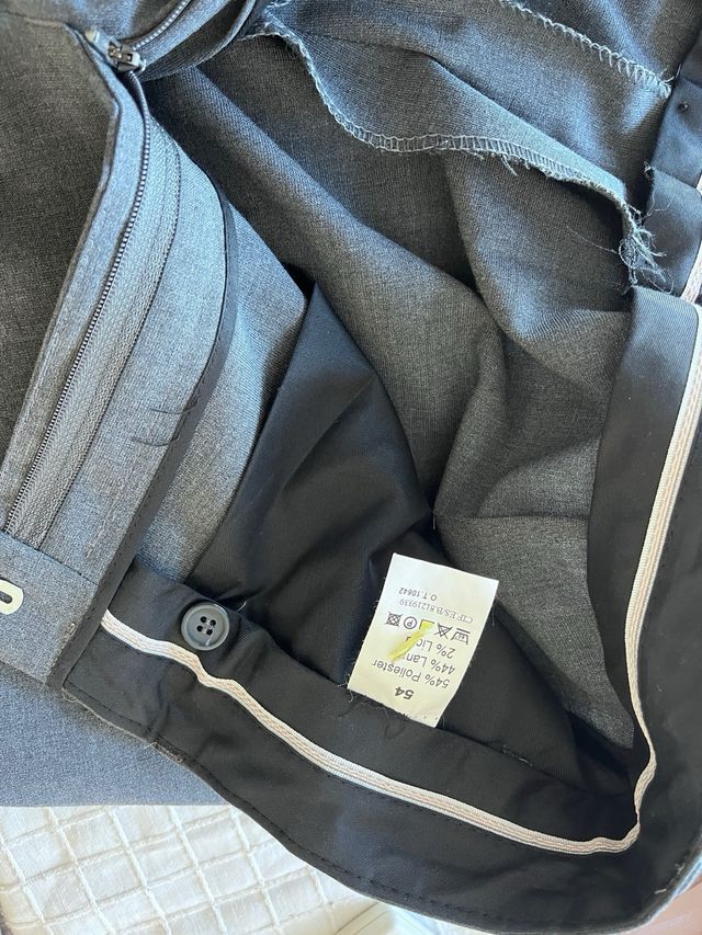 Traje de chaqueta y pantalón gris