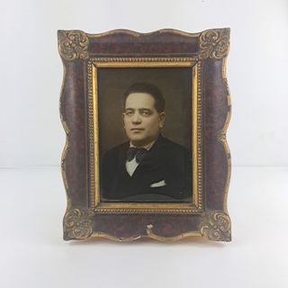 Vecchia cornice con foto uomo