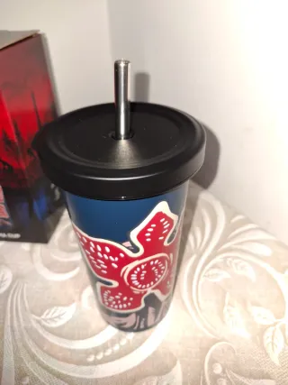 Bicchiere Stranger Things con Cannuccia