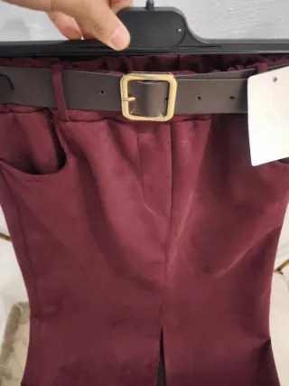 Falda Midi burdeos con cinturón