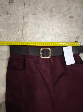 Falda Midi burdeos con cinturón