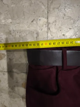 Falda Midi burdeos con cinturón