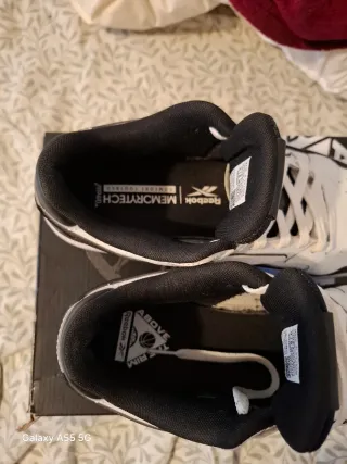 Tenis Reebok Talla 42 Negros y Blancos