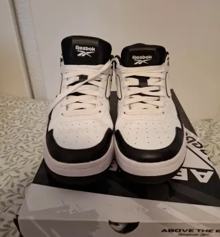 Tenis Reebok Talla 42 Negros y Blancos