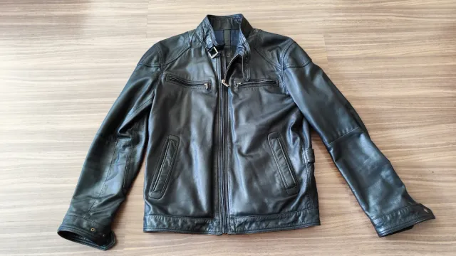 Cazadora de cuero negra