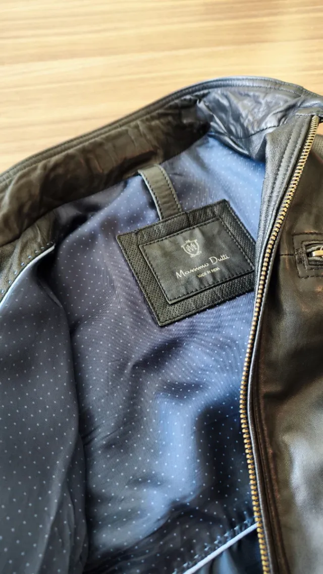 Cazadora de cuero negra