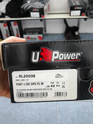 Zapatillas de seguridad grises y verdes