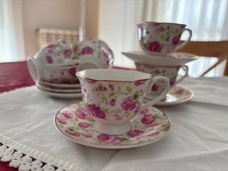 Juego de café porcelana floral.