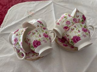 Juego de café porcelana floral.