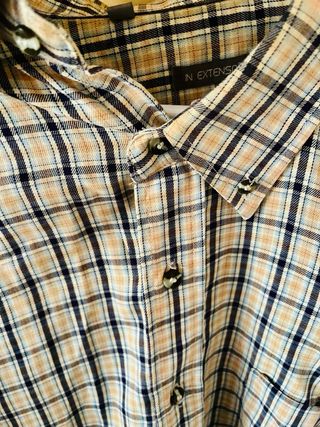 Camisa de vestir a cuadros beige y azul