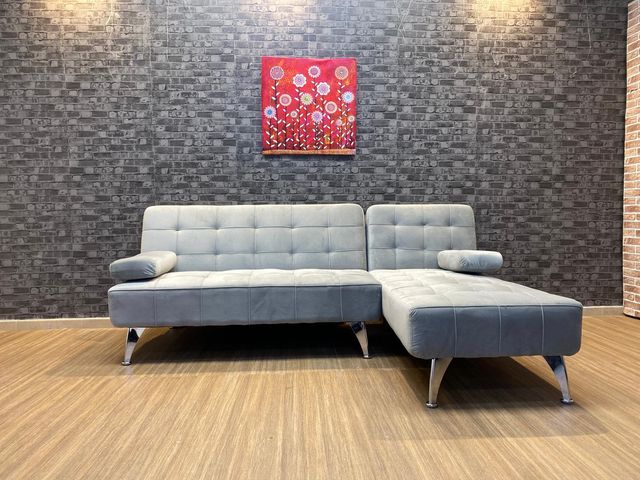 Sofá chaiselongue gris moderno