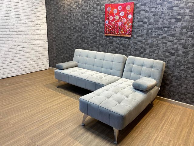 Sofá chaiselongue gris moderno