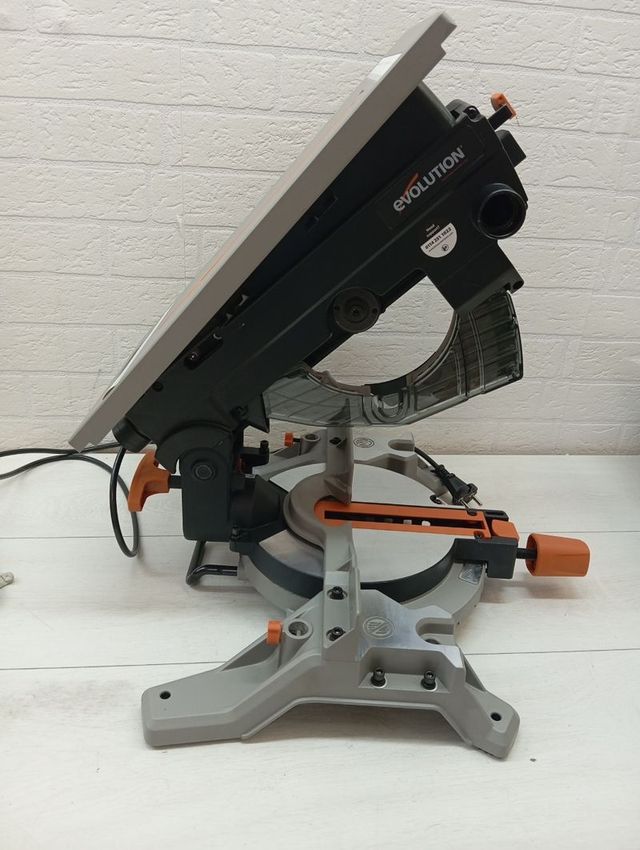 Sierra ingletadora híbrida Evolution