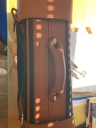 Maleta antigua negra y marrón