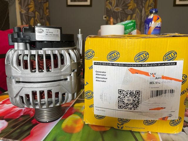 Alternador HELLA 8EL 012 430-291 14V 140A