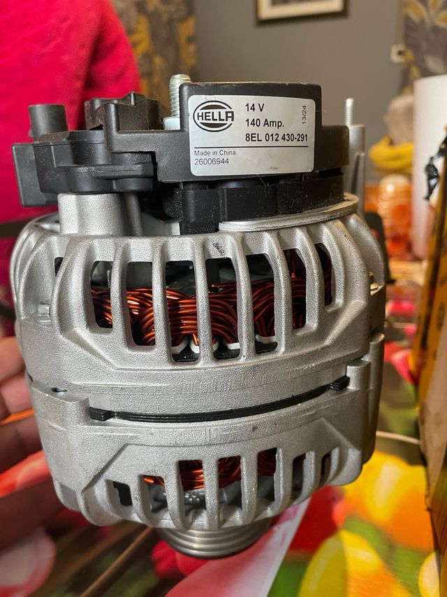 Alternador HELLA 8EL 012 430-291 14V 140A