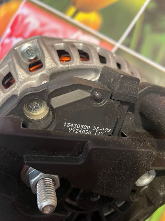 Alternador HELLA 8EL 012 430-291 14V 140A