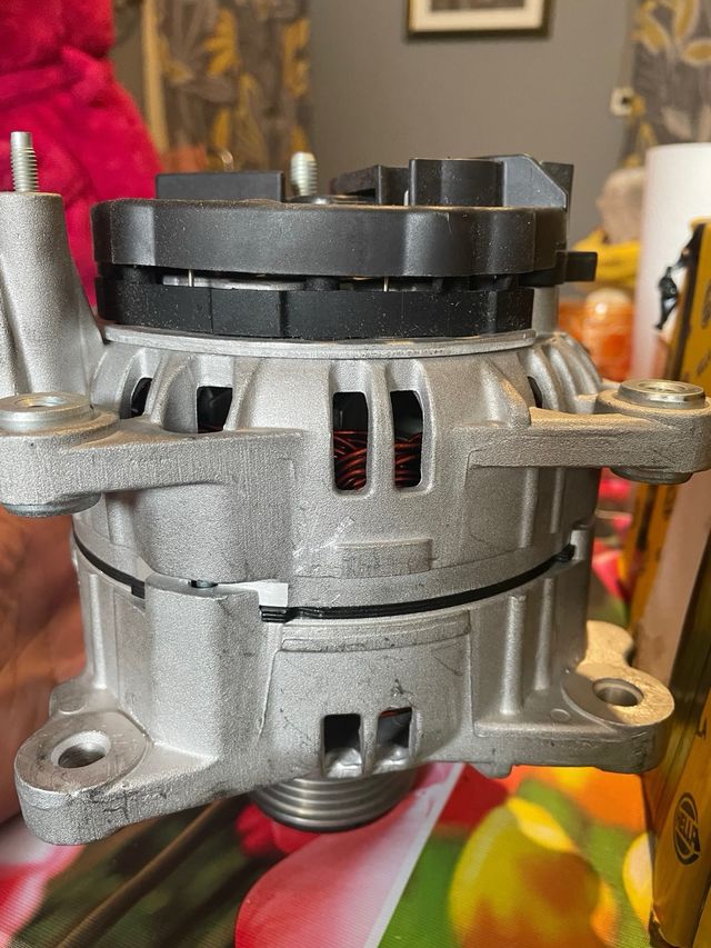 Alternador HELLA 8EL 012 430-291 14V 140A