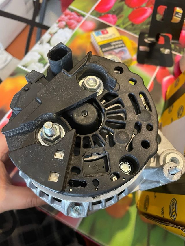 Alternador HELLA 8EL 012 430-291 14V 140A