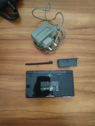 Nintendo DS Lite Negra + Cargador