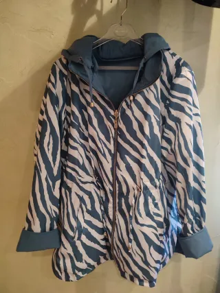 Cortavientos reversible estampado