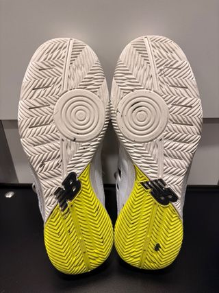 Zapatillas New Balance Futsal Beige/Blanco