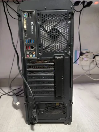 Ordenador Gaming Negro con Luces RGB